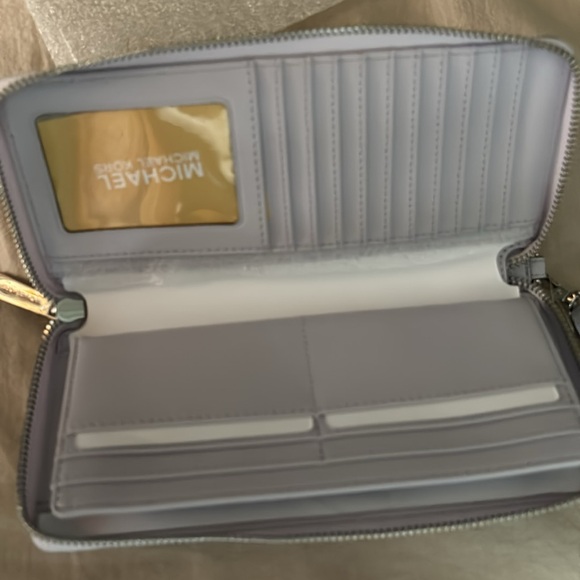 Michael Kors Jet Set Travel Wallet - Picture 4 of 7